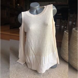 NWT DESIGN HISTORY CREAM & WHITE COLD SHOULDER SWEATER